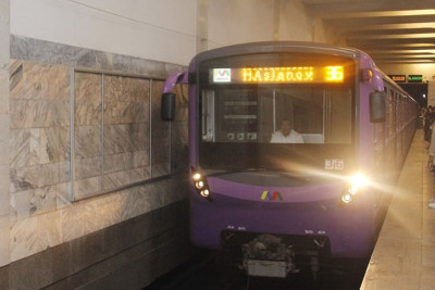 Metroda qatarların hərəkətində gecikmələr baş verib
