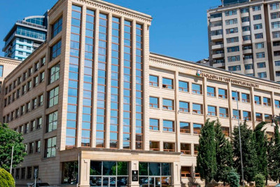 Nərimanov rayonunda tikinti şirkəti qəsdən ağacları qurudub