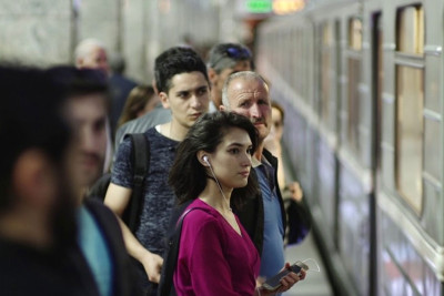 Bakı metrosunda hərəkət edən qatarda texniki nasazlıq olub