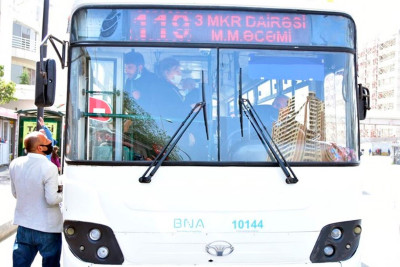 Sərnişinləri avtobusdan düşürən sürücü işdən kənarlaşdırılıb