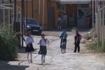 “Avtobusa minmək üçün 2 km yolu piyada getməliyik”, - Zabrat qəsəbəsinin sakinləri şikayət edirlər