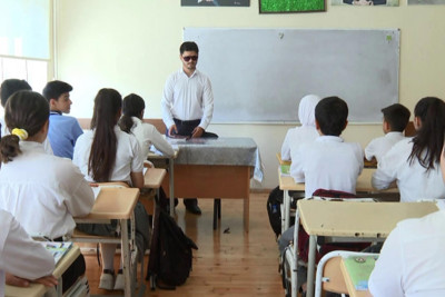Bakıda yerləşən 45 nömrəli məktəbin görmə əngəlli müəllimi var