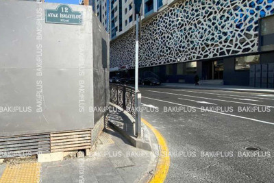 “Megafun” ilə üzbəüz ərazidə piyadalar səkidən istifadə edə bilmirlər