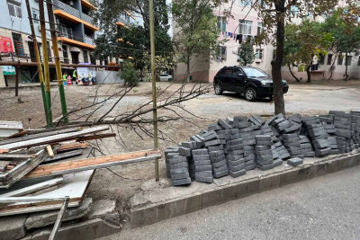 Nəsimi rayonunda növbəti binada yenidənqurma və abadlıq işləri aparılır