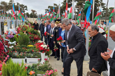 Qaradağ rayonunda Vətən müharibəsi şəhidi Türkay Hüseynlinin məzarı ziyarət olunub