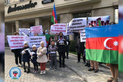 Fransanın Bişkəkdəki səfirliyi qarşısında petisiyaya dəstək aksiyası keçirilib