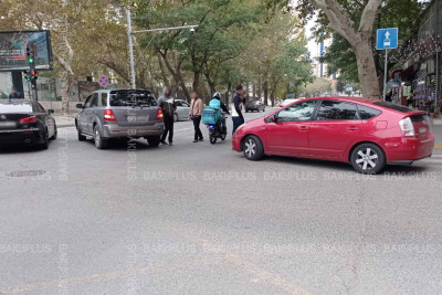 “Prius” bu dəfə “Kia” ilə qəzaya düşüb