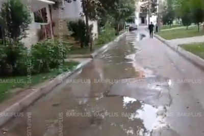 Bakıda daha bir ərazidə çirkab suları küçələrə axıb