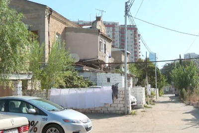 Söküntülərin ortasında sökülməyən evlər: sakinlər kompensasiyanın məbləği ilə razılaşmayıblar