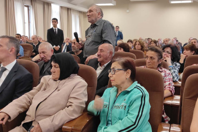 Yasamal rayonunda millət vəkili sakinlərlə görüşüb