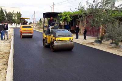 Zığ qəsəbəsinin Dədə Qorqud yaşayış massivində yollar əsaslı təmir olunur