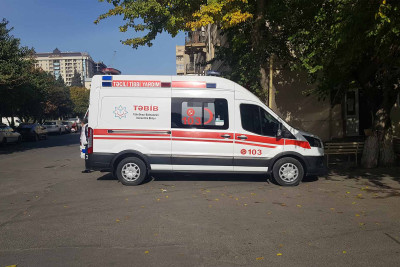 Təcili Tibbi Yardım avtomobili avtoqəzaya düşüb