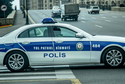 Avtoxuliqanın dostu polis avtomobilini yandırmaq istəyib
