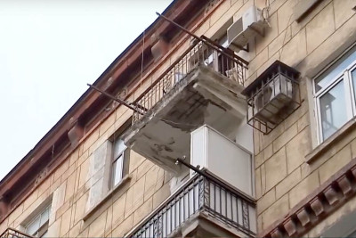 Yasamal və Nəsimi rayonlarında eyvanların qəzalı vəziyyətdə olması sakinləri narahat edir