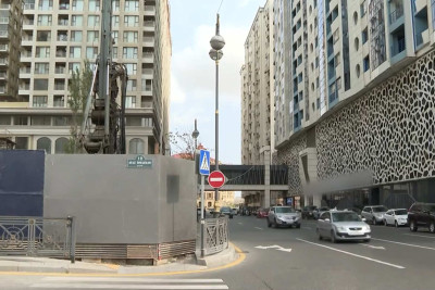 Xətai rayonunda səkilər zəbt olunub: piyadalar avtomobil yolu ilə getməli olurlar