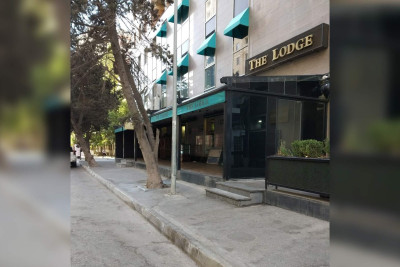 Səkini zəbt edən daha bir terras sökülüb