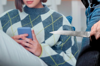 Sabunçuda WhatsApp statusuna görə qardaş bacısını bıçaqlayıb