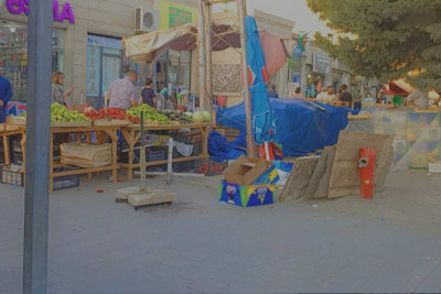 Hövsan qəsəbəsinin küçələrində qanunsuz küçə ticarəti sakinləri narahat edir