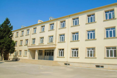 Bakı məktəbinin qarşısında şagirdlərə “şəhid ehsanı” adı ilə şübhəli həblər paylanır