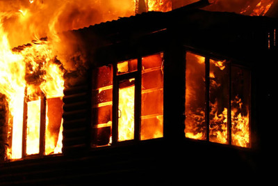 Xəzər rayonunda 120 kv.m sahəsi olan ev yanıb