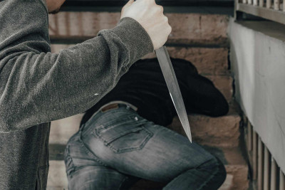 Xətai rayonunda Naxçıvan sakini bıçaqlanıb