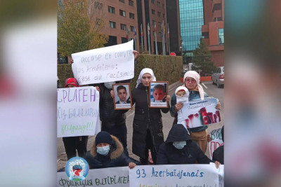 Azərbaycan diasporunun fəalları Astanadakı Fransa səfirliyinin qarşısında aksiya keçiriblər