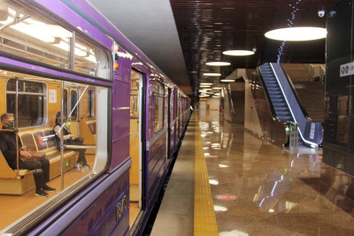 Metroda naməlum şəxslər 25 yaşlı qızı və 23 yaşlı oğlanı döyüblər