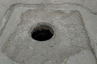 Ramana qəsəbəsində gənc oğlan kanalizasiyaya düşüb