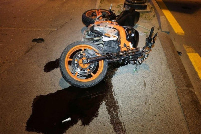 Xətai rayonunda motosiklet qəzaya uğrayıb, sürücü xəsarət alıb