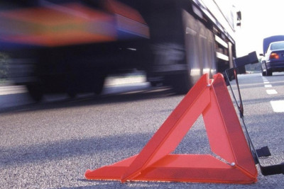 Xəzər rayonunda avtomobil 55 yaşlı qadını vurub