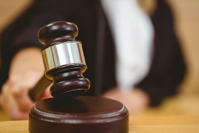 Bloger Səbinə Kətanovanın 130 min manatını mənimsəyən keçmiş vəkilə hökm oxunub