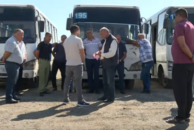 “Binə” ticarət mərkəzinə sərnişinləri aparan avtobusların sürücüləri xəttə çıxmırlar