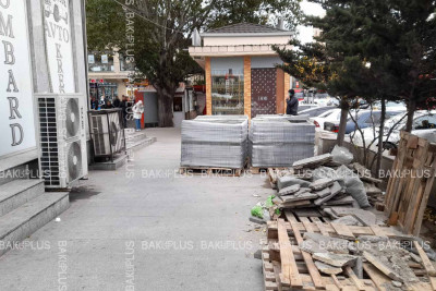 “Əhmədli” metrosunun yaxınlığında tamet daşları dəyişilir
