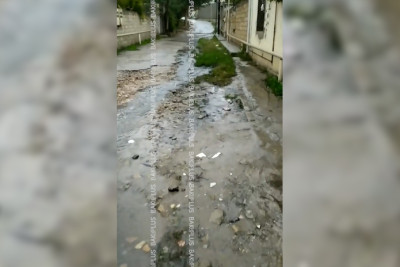 Paytaxtın bu ərazisində yayda toz-torpaq, qışda da və yağış  sakinlərə aman vermir
