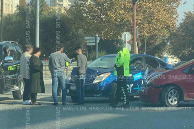 Yasamal rayonunda iki “Prius” toqquşub