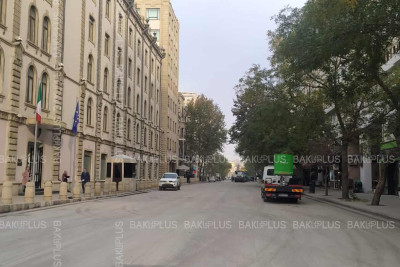 Xaqani küçəsində təmir işləri aparılır