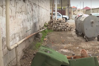 Suraxanı rayonunda qaz xətlərinə yaxın qoyulan zibil qutuları sakinləri narahat edir