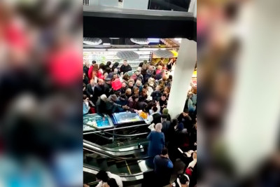 Bakıda yeni açılan supermarketdə izdiham yaşanıb