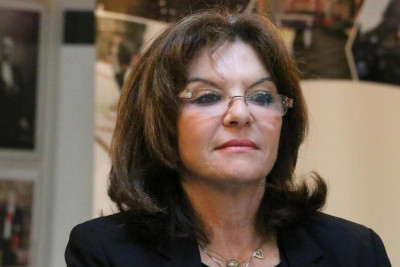 Madam Natali Qule - bütün Fransa Senatına qarşı çıxan yeganə deputat