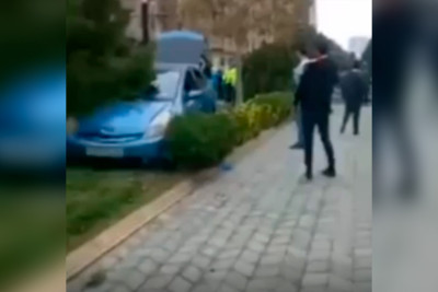 Bakıda “Prius” parka girib