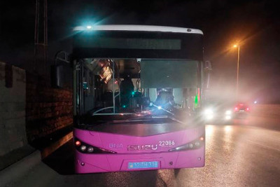 Bakıda sərnişin avtobusu qəzaya uğrayıb