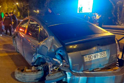 Bakının mərkəzində zəncirvari yol qəzası baş verib