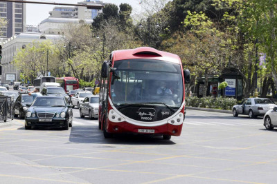 “BakuBus”-ın avtobusunun yolunu kəsib xuliqanlıq edən şəxs saxlanılıb