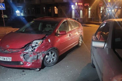 Xətai rayon Prokurorluğunun qarşısında avtoqəza baş verib