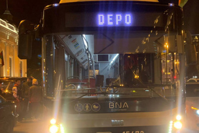 “BakuBus”-a məxsus avtobus qəzaya uğrayıb