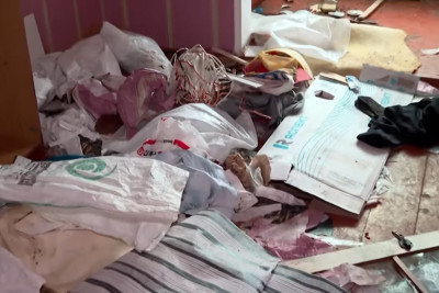 Xətai rayonunda psixi xəstə olan 2 qardaş qonşuları yaşamağa qoymur