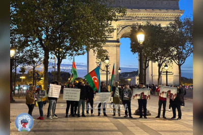 Azərbaycanlılar Parisdə Zəfər tağının qarşısında daha bir aksiya keçiriblər