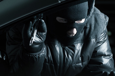 Nərimanov rayonunda avtomobildən 2700 manat oğurlanıb