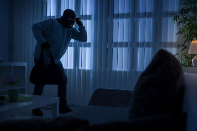 Binə qəsəbəsində evdən 1870 AZN oğurlanıb