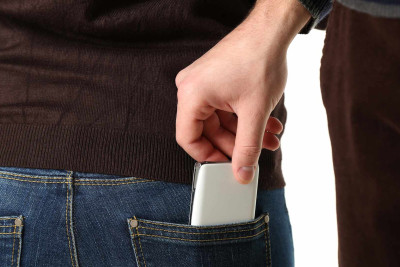 “Otto” klubunda xarici turistin telefonu oğurlanıb